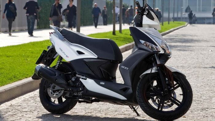 Έφτασε και στην Ελλάδα το νέο Kymco Agility 16+ 200, με τελική τιμή 2.195 ευρώ.
